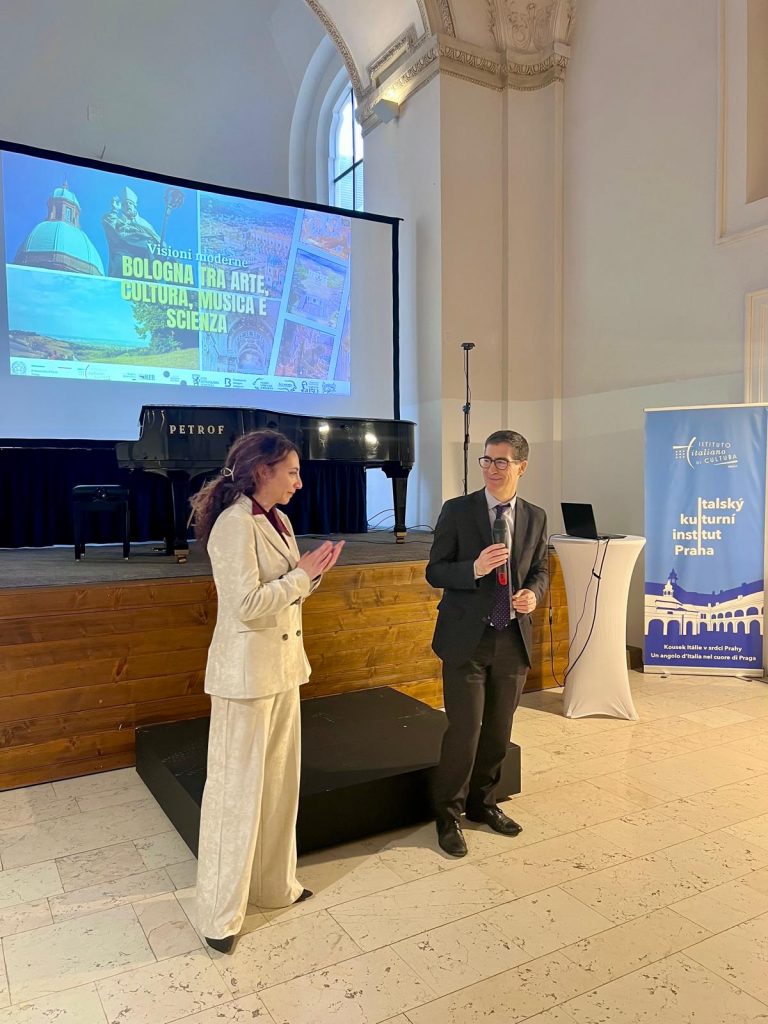 1 Direttrice e Ambasciatore